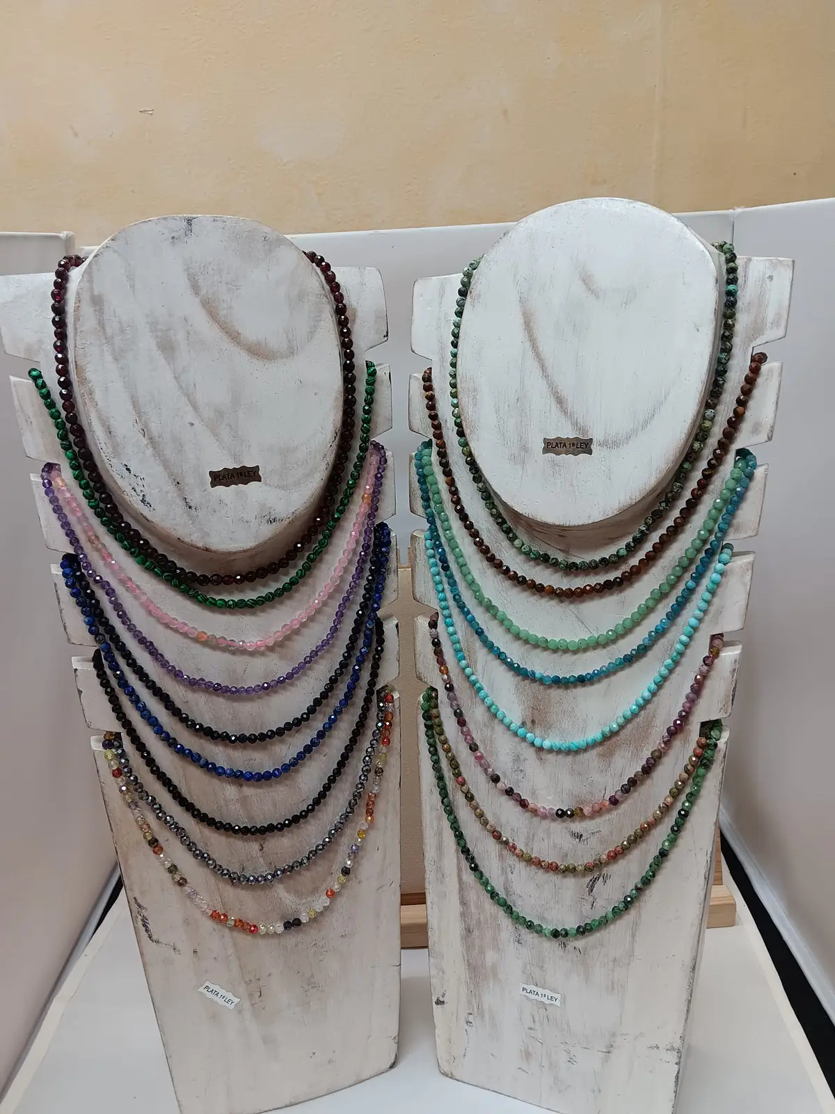 Collar piedra tallada de 4 mm
